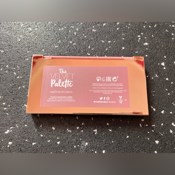 CIATÉ LONDON | Velvet Eyeshadow Palette - Picture 4 of 6